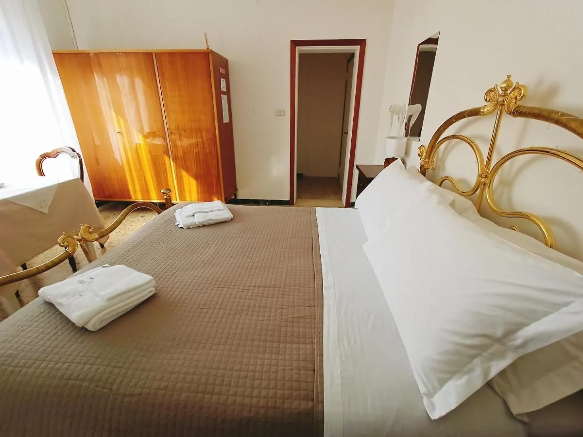 Beeliving Room&Breakfast (Adults Only) Riccione Panzió
