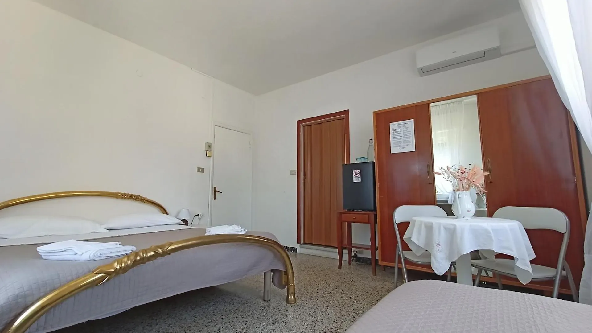 Beeliving Room&Breakfast (Adults Only) Riccione 0*,  Italia